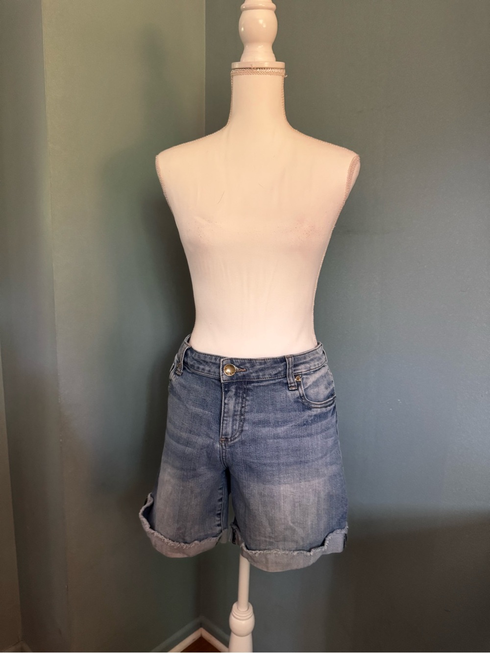 KUT from the Kloth denim Boyfriend Shorts size 14 large